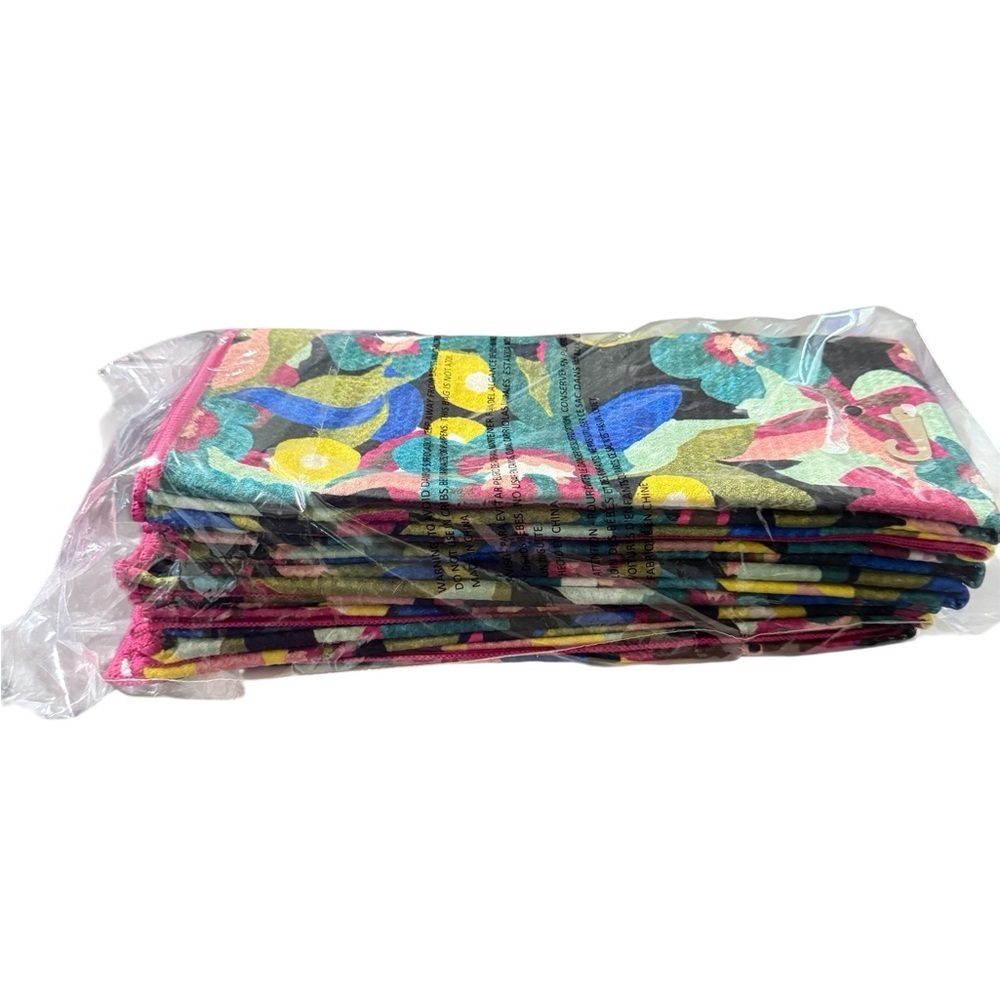 ROOM ESSENTIALS
Set of 12 Abstract Floral Dish Cloths · 16” x 26” - Picture 4 of 4